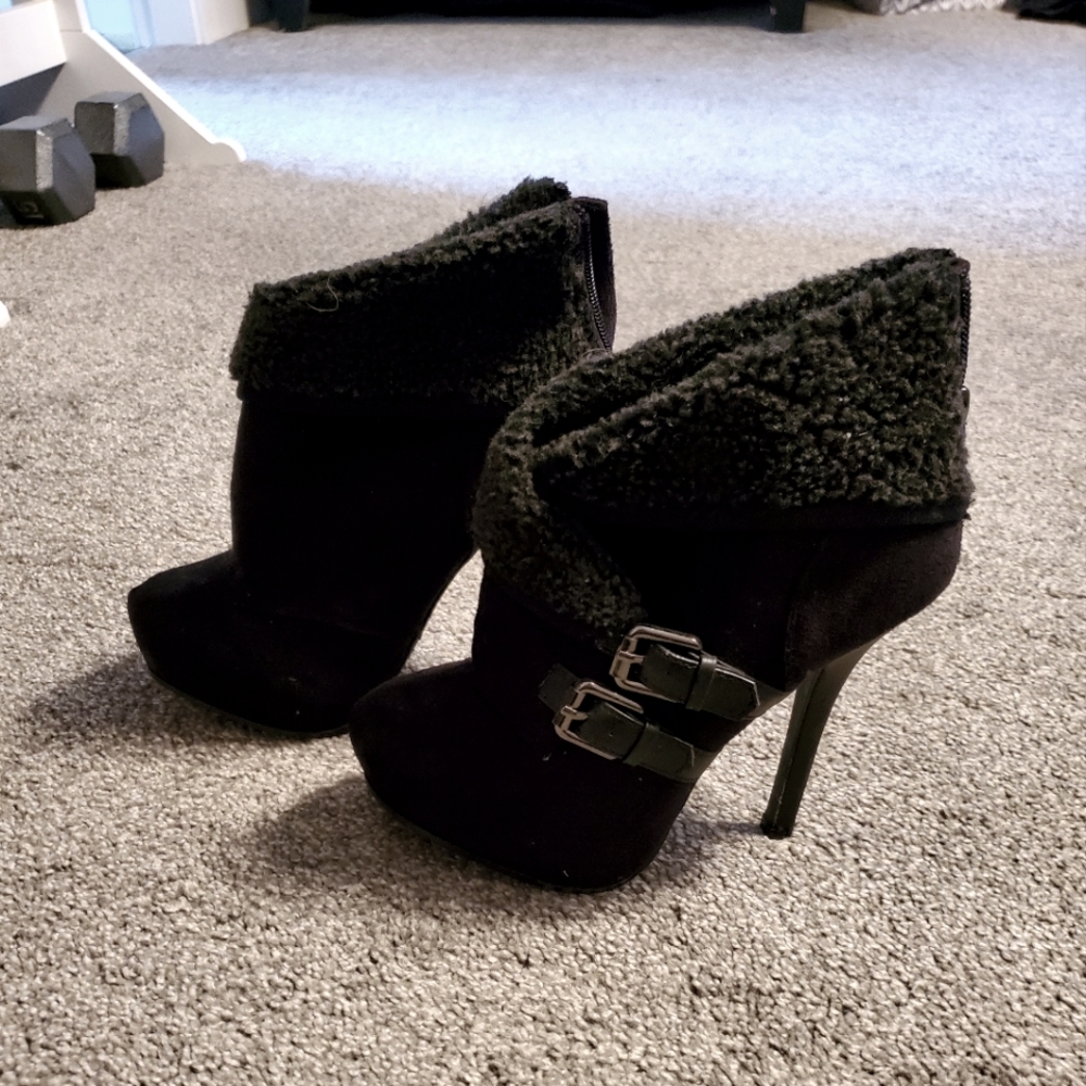 Heart in D  Ankle Booties